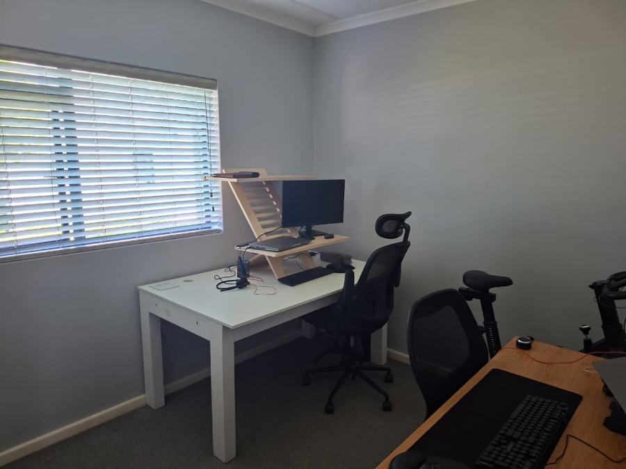 To Let 2 Bedroom Property for Rent in Burgundy Estate Western Cape